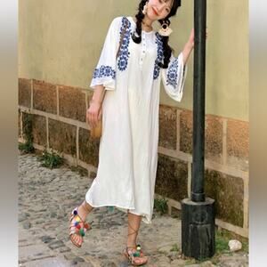 Outfree  White / Ecru with blue floral embroidery Tunic dress Size Large New